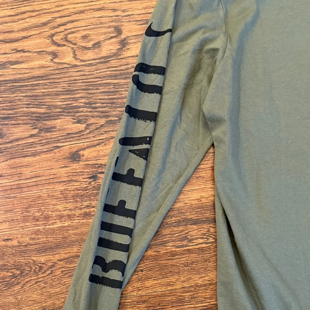Nike Men's Green Long Sleeve Shirt with Buffalo Graphic - Picture 5 of 5